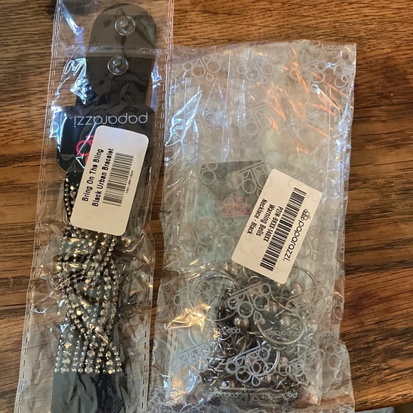 Paparazzi necklace and wrap velvet bracelet - Picture 4 of 5